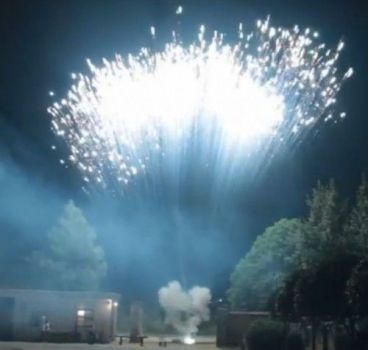 Pyrotrade Fireworks Silvester Profi Single Rows "White strobe mine" 10 Schuss